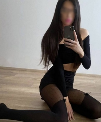 💋 Я живу в Москве, столице страсти и возможностей. Предлагаю тебе свои услуги, которые позволят тебе расслабиться и испытать настоящее блаженство. 🌟 Моя репутация и отзывы от предыдущих клиентов говорят о моей профессиональности и внимательном отношении к тебе. 🌹 Фото, которые находятся в моем портфолио, доказывают, что я обладаю страстной и привлекательной внешностью. Не теряй время, приходи ко мне, и я превратю твои фантазии в реальность. ✨ Жду тебя! 😘 Василиса